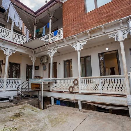 Apartments Near Metekhi Cathedral ティビリシ エクステリア 写真