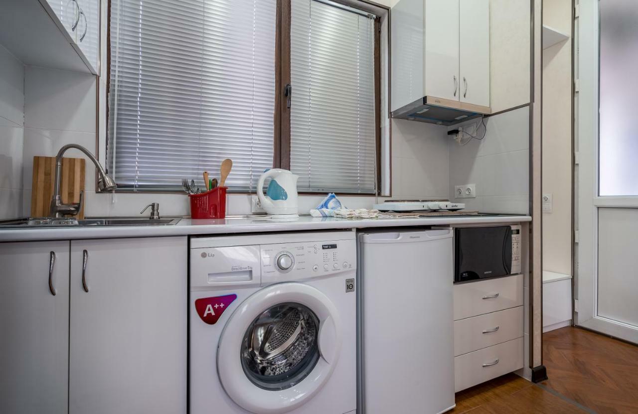 Apartments Near Metekhi Cathedral ティビリシ エクステリア 写真