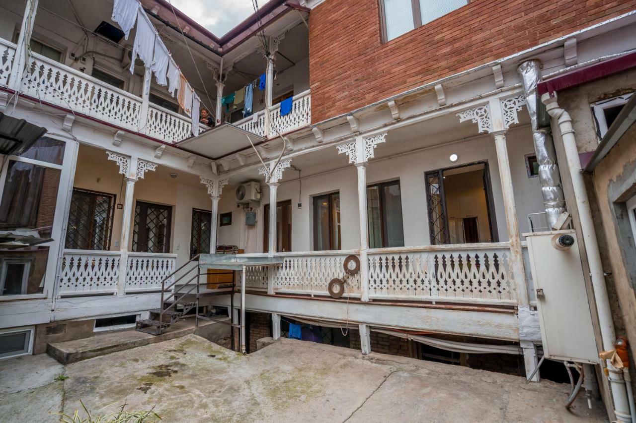 Apartments Near Metekhi Cathedral ティビリシ エクステリア 写真